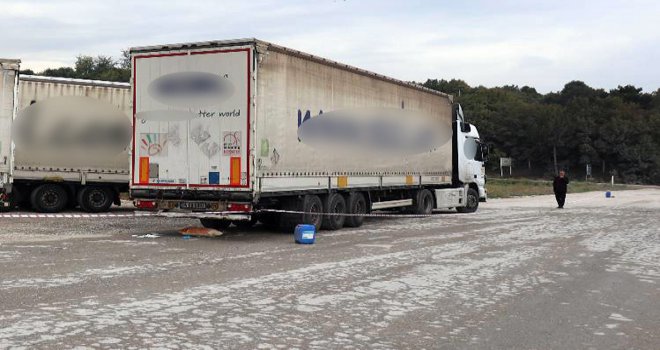 Tırın altında kalan vatandaş yaralandı