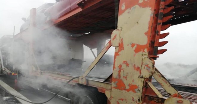 Tırın balataları tutuştu, sürücü dumandan etkilendi...