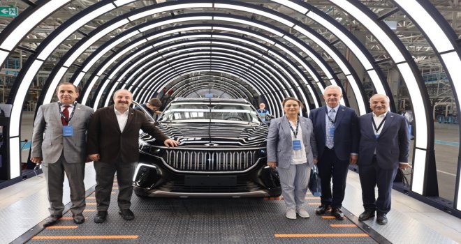 Türker Ateş Togg'un Gemlik Kampüsü'nde incelemelerde bulundu