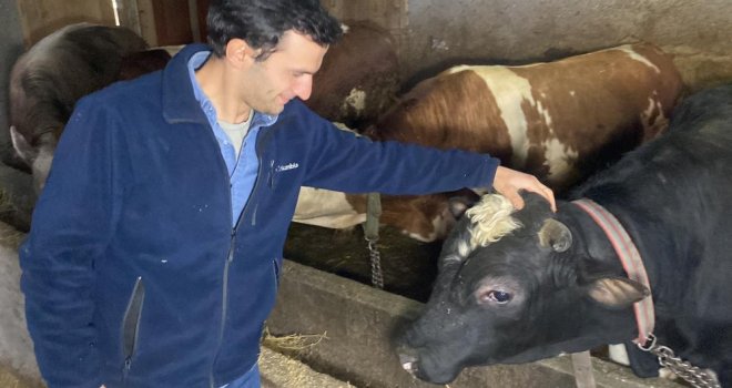 Üniversite mezunu genç köye yerleşip besici oldu..