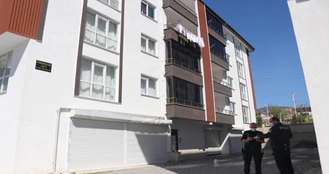 Uyurgezer olduğu iddia edilen genç kız 3’üncü kattan düştü