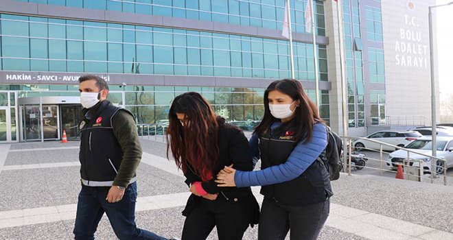 Uyuşturucu kuryesi kadın 1 kilo 274 gram esrarla yakalandı