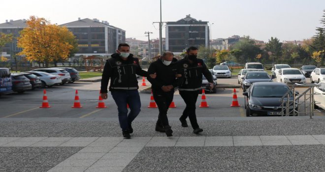 Uyuşturucuyla yakalanan hurdacı adliyeye sevk edildi