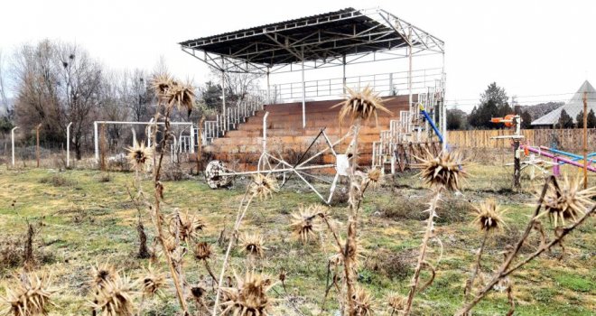 Vatandaşlar, stadyumun bakıma alınmasını ve yenilenmesini istiyor.