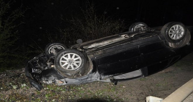 Yağışlı havada ters takla attılar, yara almadan kurtuldular