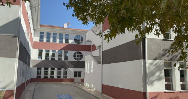 Yangın merdiveninden düşen çocuk yaralandı: Ameliyata alındı