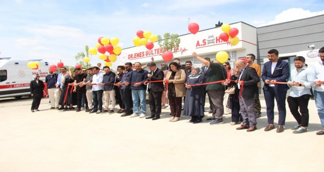 Yangında kaybettiği 8 yakını anısına 112 istasyonu ve 8 kurnalı şadırvan yaptırdı