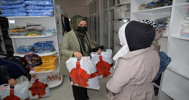 Yardımlaşma Çarşısı’ndan Muhtaç Ailelere Yardım