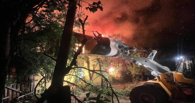 Yaşlı kadının 2 katlı evi küle döndü…….....