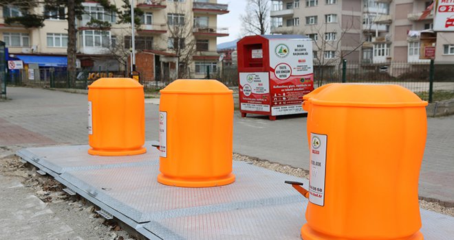 Yer altı çöp konteynerleri yenileniyor...