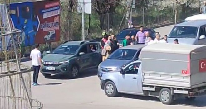 Yol verme tartışmasında yumruklar havada uçuştu.....