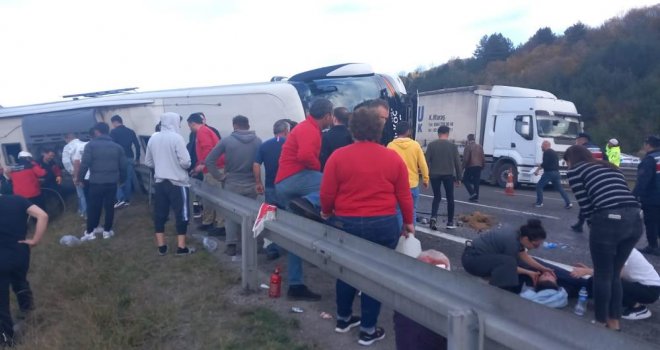 Yolcu otobüsü devrildi: Çok sayıda yaralı var