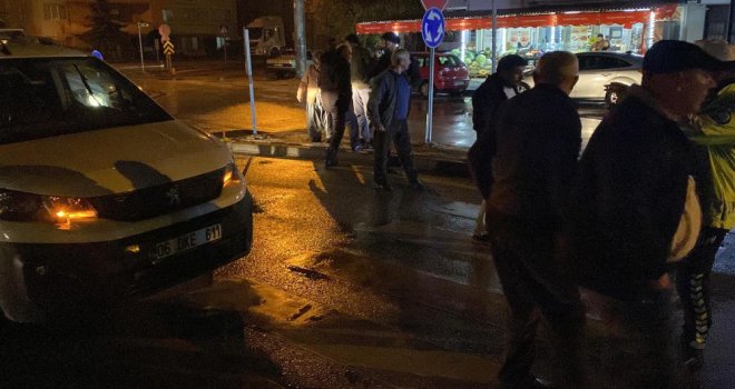 Yolun karşısına geçerken aracın çarptığı yaşlı adam yaralandı...