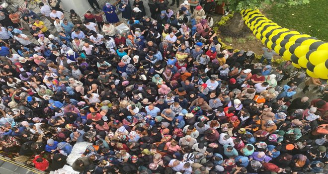 Yüzde 50 indirimi duyan mağazaya koştu